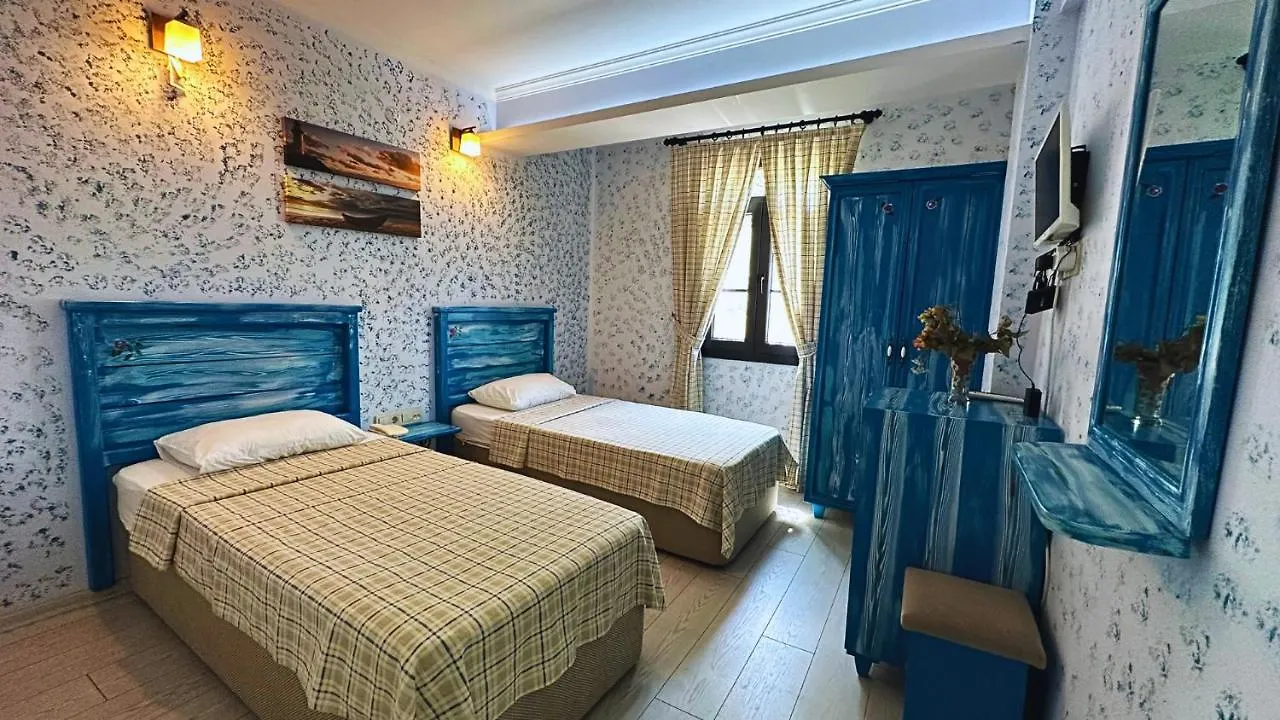Mai̇ Hotel Çeşme 2*,